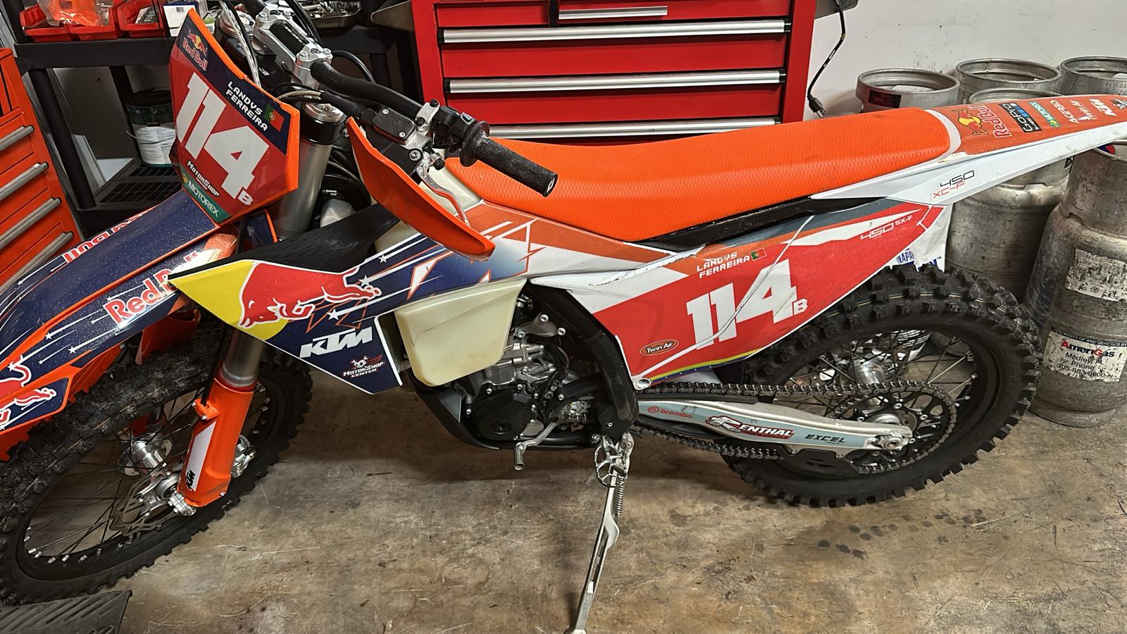 TITLO/ MODELO SX-F 450cc / year 2023